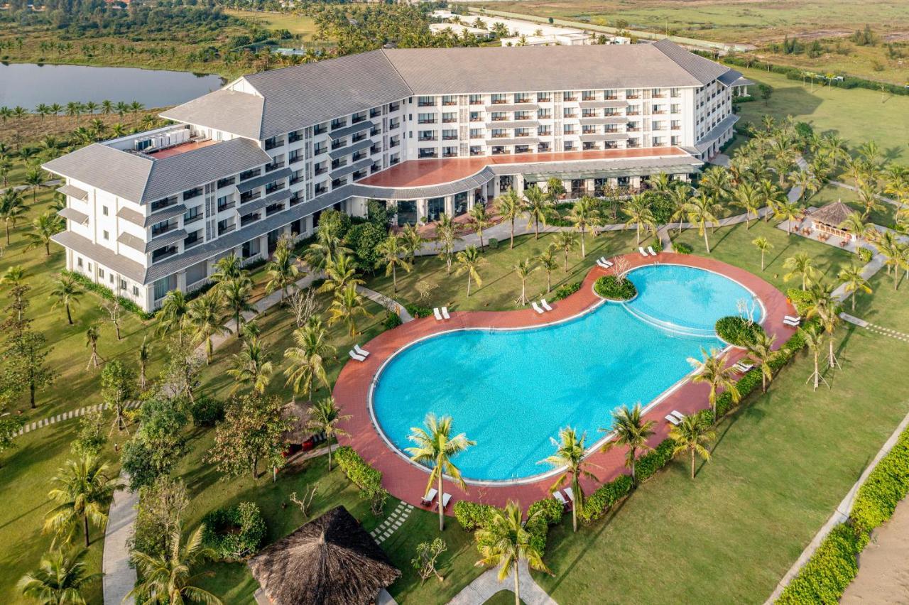Melia Vinpearl Cua Hoi Beach Resort Кыало Экстерьер фото