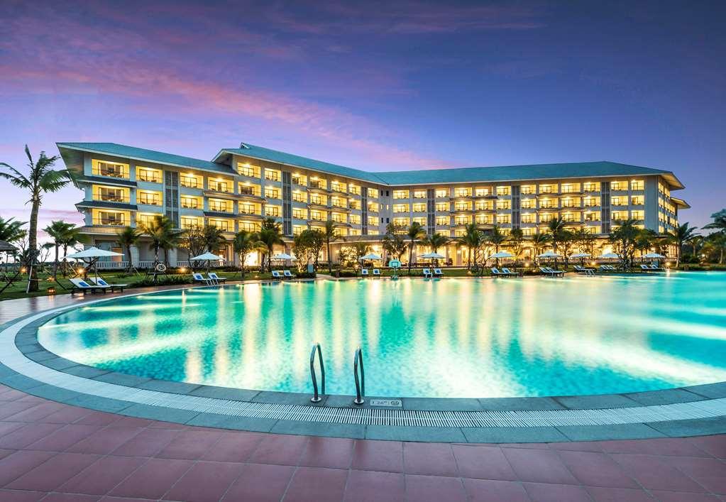 Melia Vinpearl Cua Hoi Beach Resort Кыало Экстерьер фото